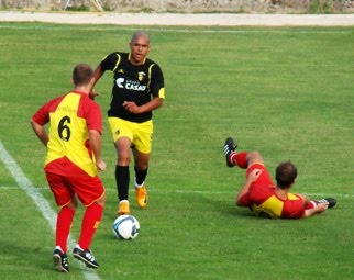 [Fafe+-+Oliveirense+036.JPG]