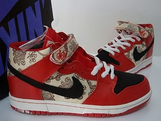 Crossoverâ¢: Nike Dunk SB Mid Crew Linoleum