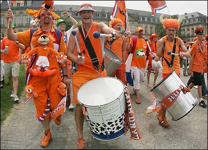 [dutch_fans.jpg]