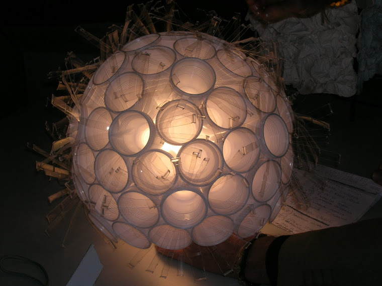 PLASTICA RICICLATA Lampade prototipi frutto di assemblaggi con plastiche recuperate 2004- 2005