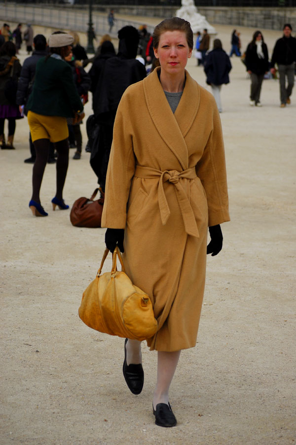 [paris-fwaw2009-beige-bathrobe.jpg]