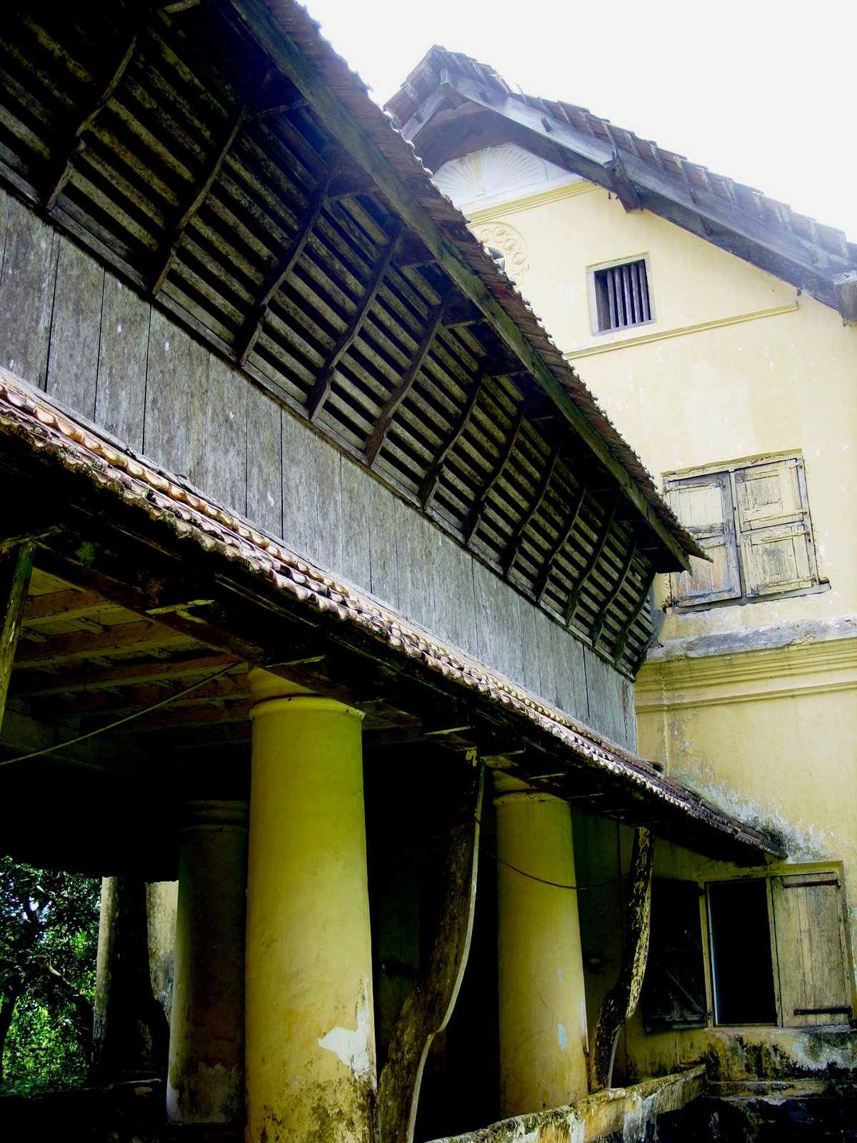 [Parur+Exterior.JPG]