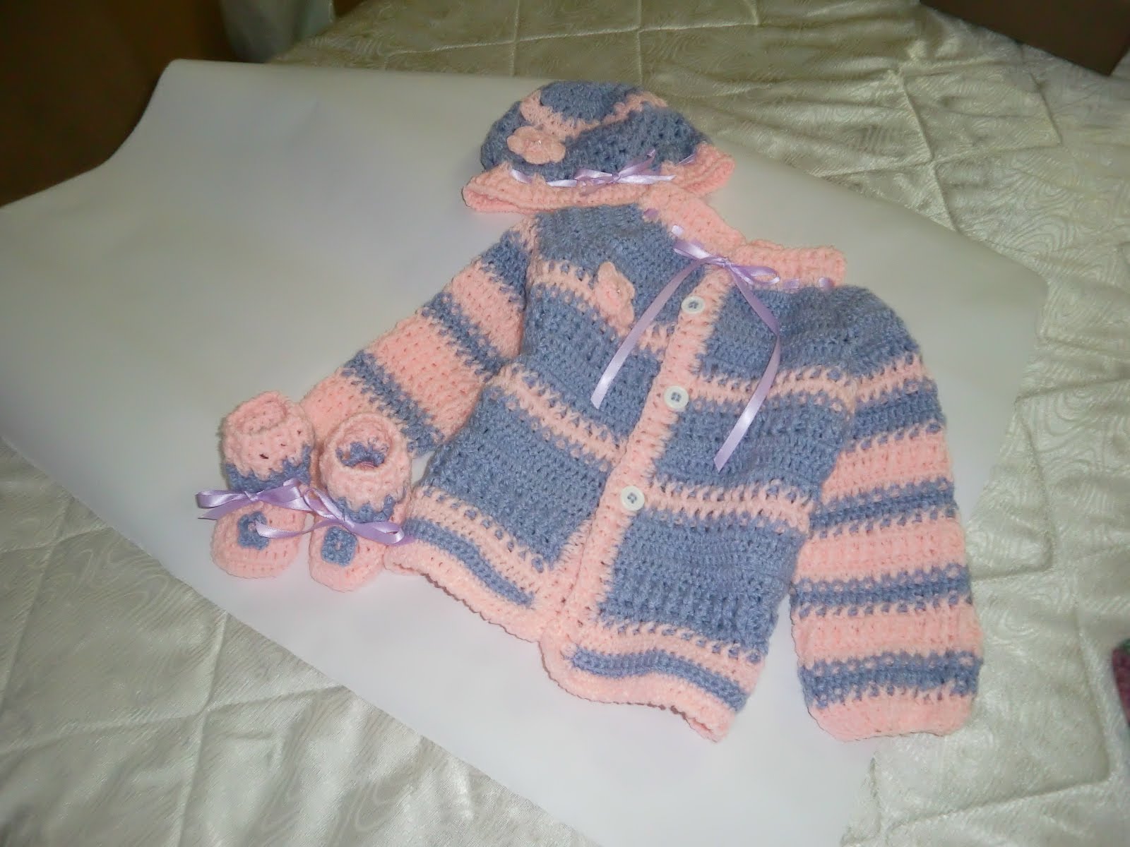 Conjunto Recién Nacido En Varios Colores | Artesanías Pilar Ibáñez