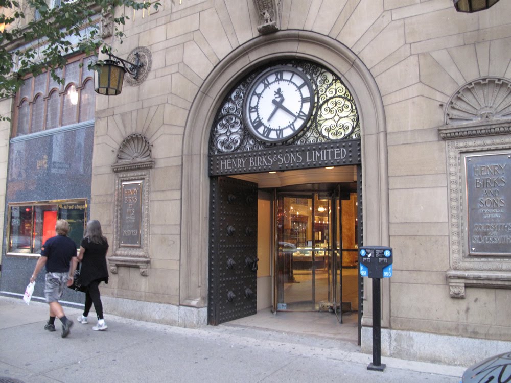  POINTS DE VUE ____________________ Une visite au Birks Café...