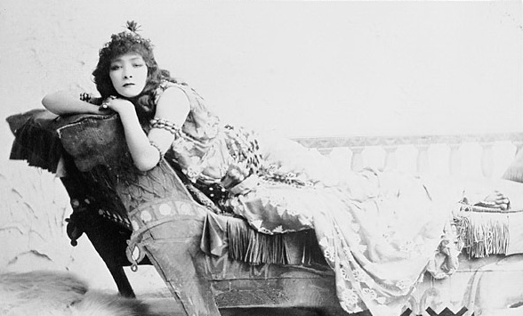 [Sarah_Bernhardt_Cleopatra_1891.jpg]