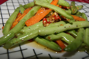 SAUTEED GREEN BEANS WITH GARLIC
