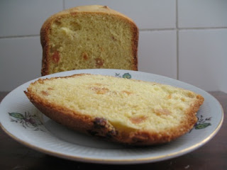 Un fel de panetone facut cu masina de paine