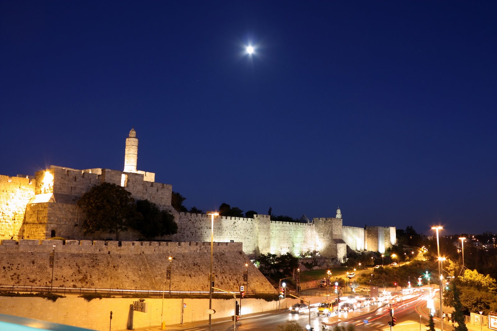 Jerusalem_walls_night_3.jpg