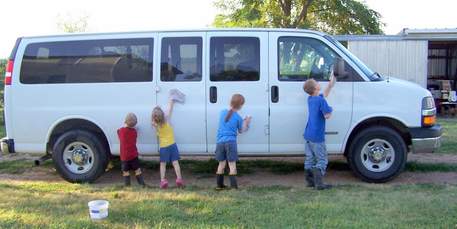 15 Passenger Van Organization For The Large Family - Peace Creek On The