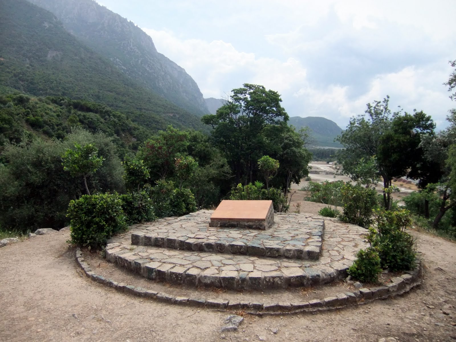 фермопилы это. ущелье фермопилы 300 спартанцев. фермопилы ущелье. фермопилы греция. фермопилы ущелье греция.