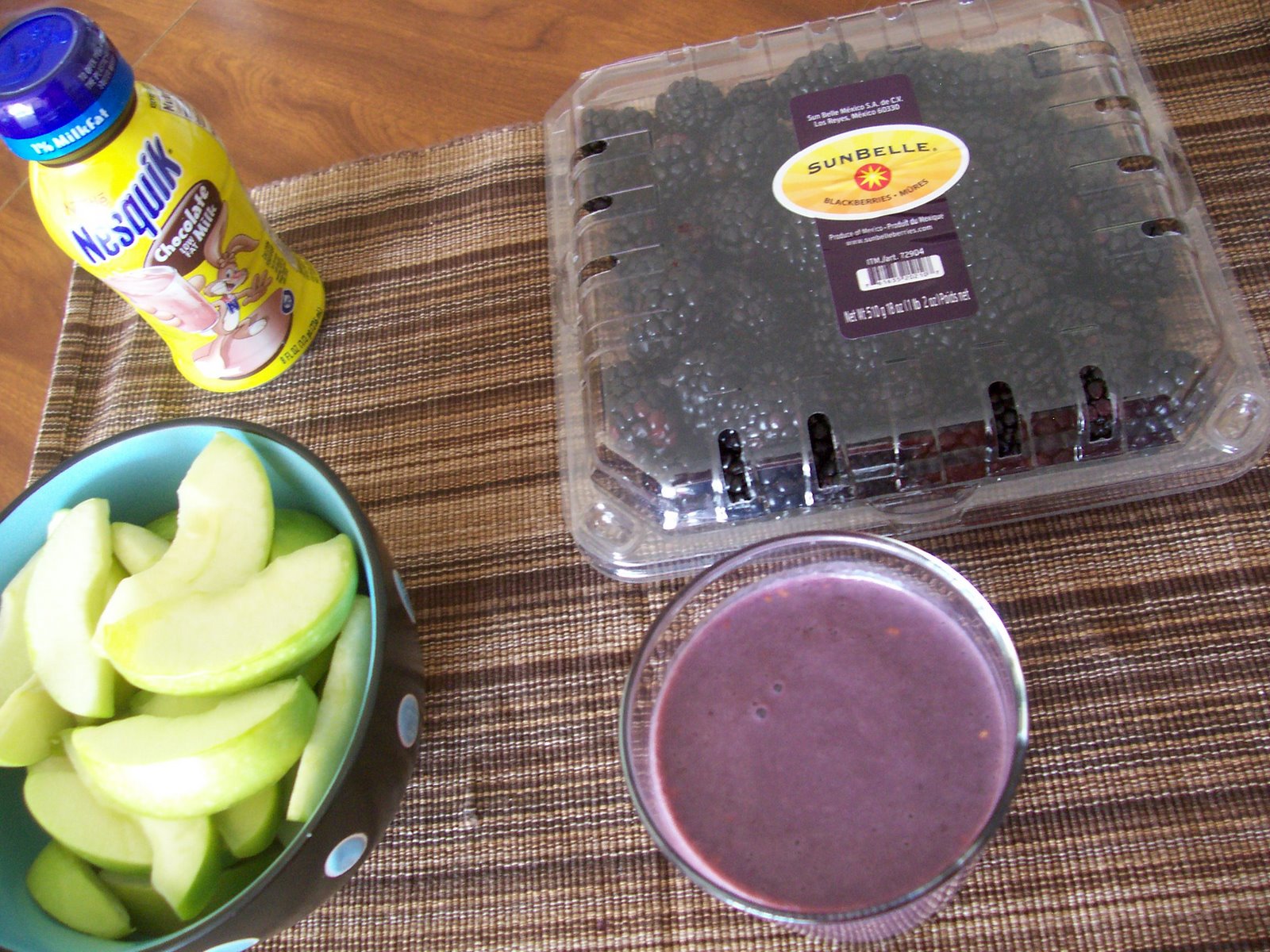 NESQUIK BLUEBERRYAPPLE SHAKE TO REFRESH IN THE WEEKEND