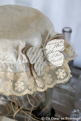 Papillon réalisé avec vieux papiers manuscrits