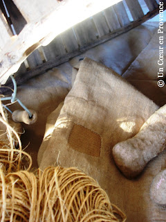 Empiècement sur sacs anciens en toile de jute