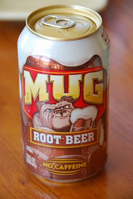 Beer 1.20 1. Mug root Beer. Корневое пиво. Root Beer алкогольный. Root Beer batgs.