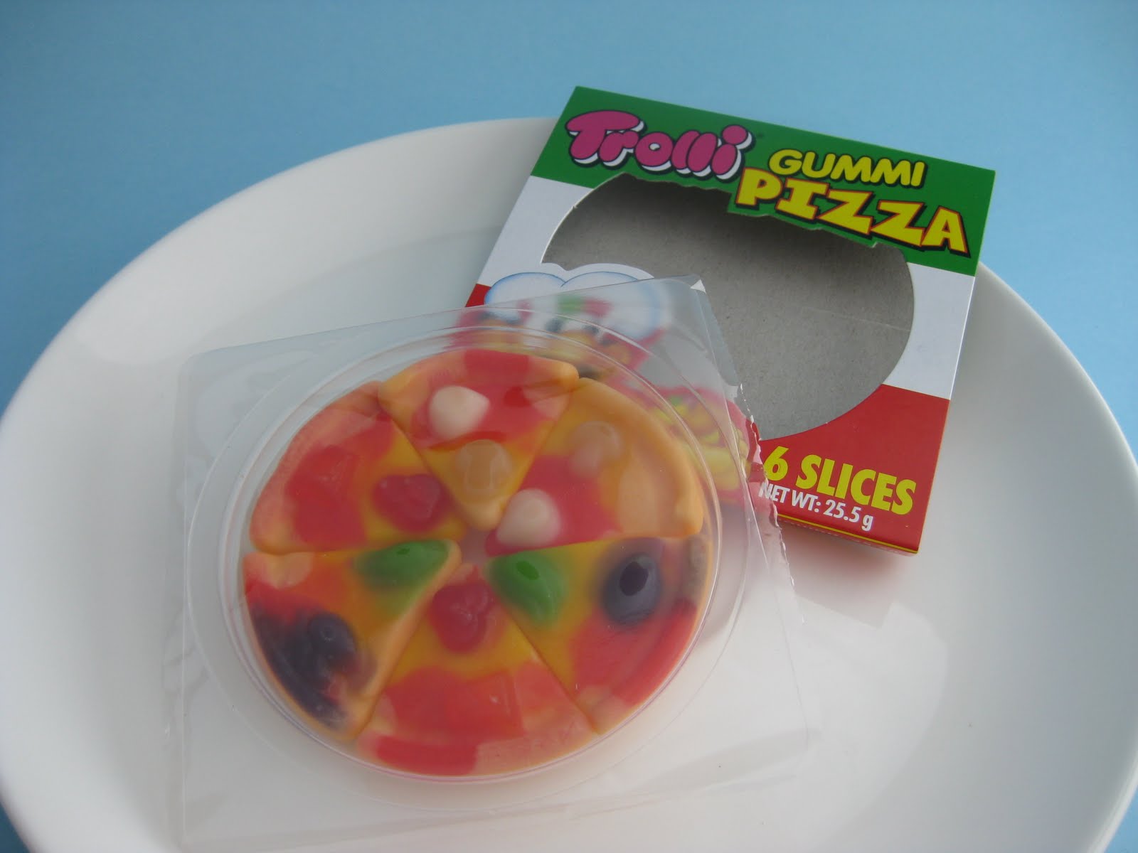 An empty stomach is the best cook Gummi Pizza