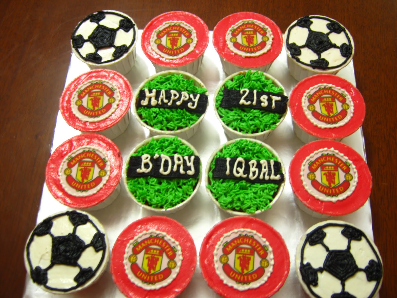 Vanilla Accent Manchester United Theme Birthday Cupcakes