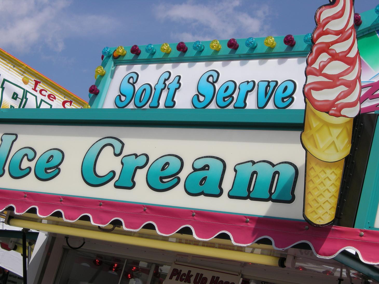 cupcake studio sweatin' with my sister at the ohio state fair