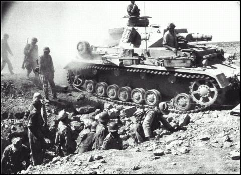The Deutsches Afrikakorps Online Archive: DAK GUNS - Panzer IV - Medium Tank