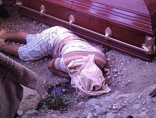 Hallan comerciante muerto