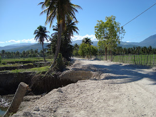 Cabraleños piden arreglos de carretera que los une con peñón