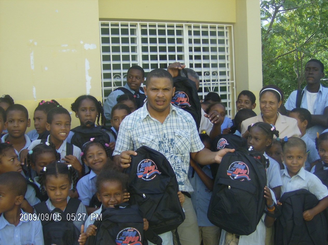 [Entrega_Mochilas_Los_Patos[1].JPG]