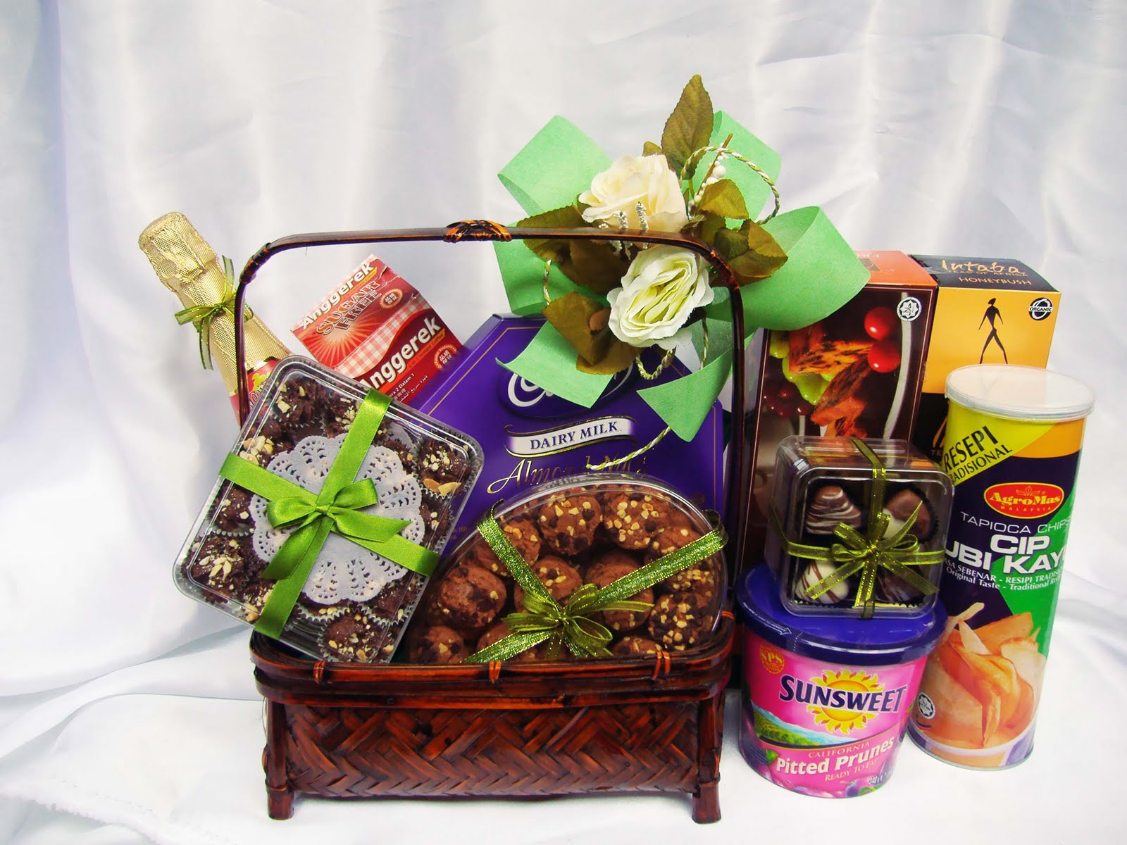 SWEETIES GIFTS & HAMPERS 1 MALAYSIAN HAMPER