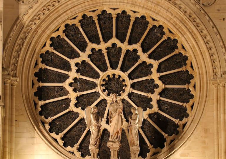 Notre Dame, aureola de Nossa Senhora