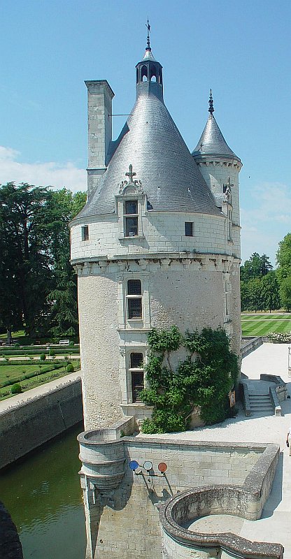 A torre servia para controlar o acesso ao castelo. Castelo de Chenonceaux, Loire, França