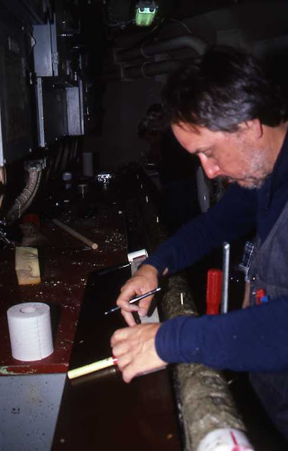 Nils-Axel Mörner trabalhando na Antártica em 1989