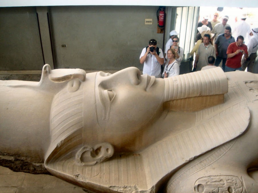 Estátua do faraó Ramsés II, Cairo