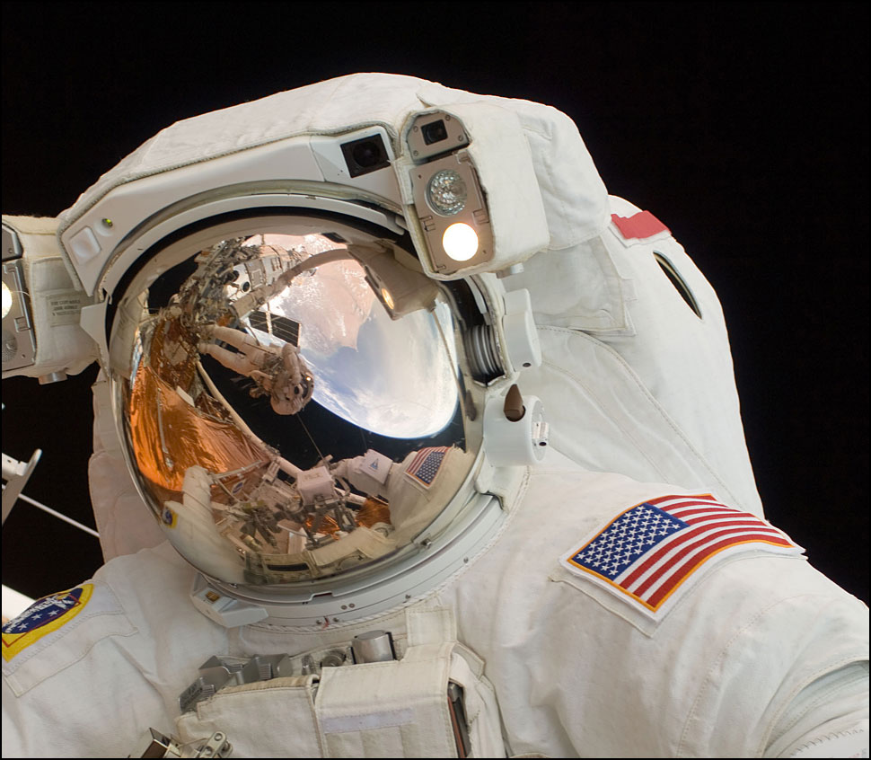 [090522_shuttle_large_7.jpg]