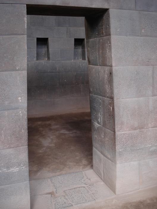 [Koricancha_niches.jpg]