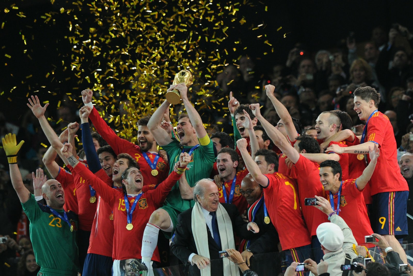 Сколько раз становилась чемпионом сборная команда испании. Испания чемпион 2010. Сборная Испании по футболу 2010.