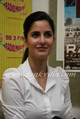 Katrina Kaif & Ranbir Kapoor Promotes Rajneeti-Radio Michi