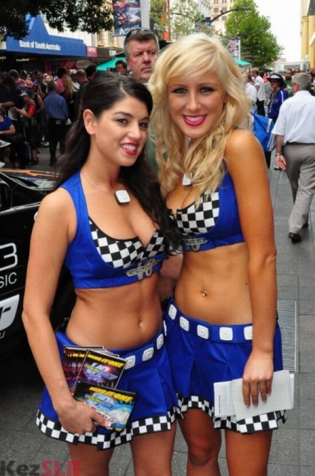 Curious Funny Photos Pictures Indianapolis Race Girls Pics