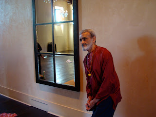 Dharma Mittra addressing crowd - 13