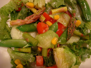 Mixed green salad with vegetables