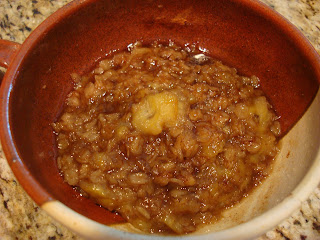 Oats, mashed banana, cinnamon and sugar in brown and white bowl