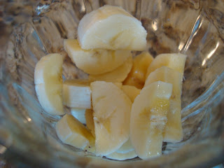 Sliced bananas in bowl
