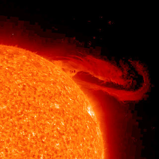 Badai Matahari ( solar storm )