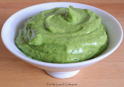 Bistecca alla griglia con salsa di avocado 