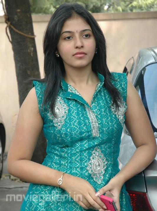 Actress Anjali Cute In Salwar Kameez Stills ~ Cinindya