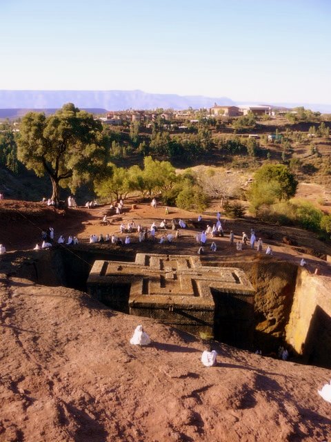 [St+George+Church+in+Lalibela+from+above.jpg]