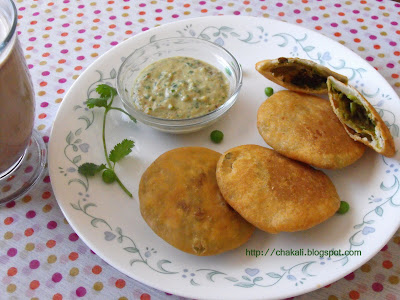 fried snack, Indian snack recipes, North Indian food, kachori recipe, khastha kachori, kachaudi, fried puri, deep fried savory snack, how to make khasta kachori at home