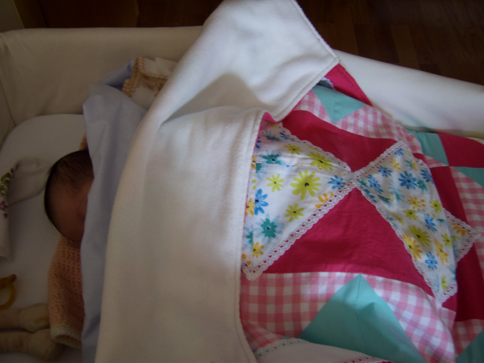 [bebe+com+manta.JPG]