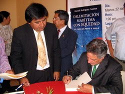 Presentación del libro de Rodríguez Cuadros (2008), vía portal de Radio Uno