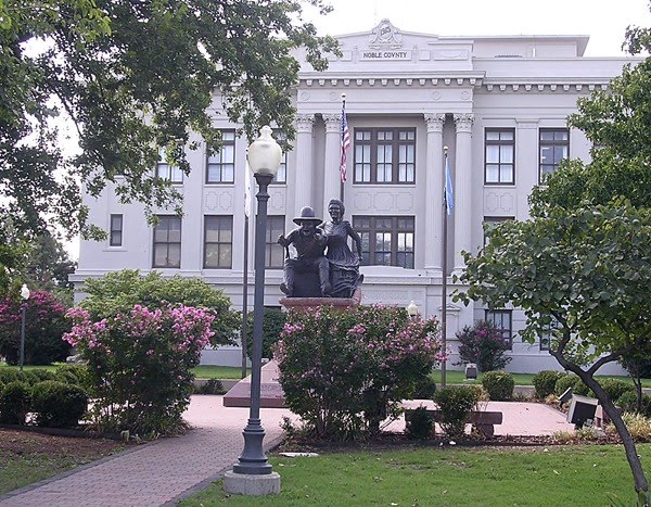 [Noble_County_Courthouse_w.jpg]
