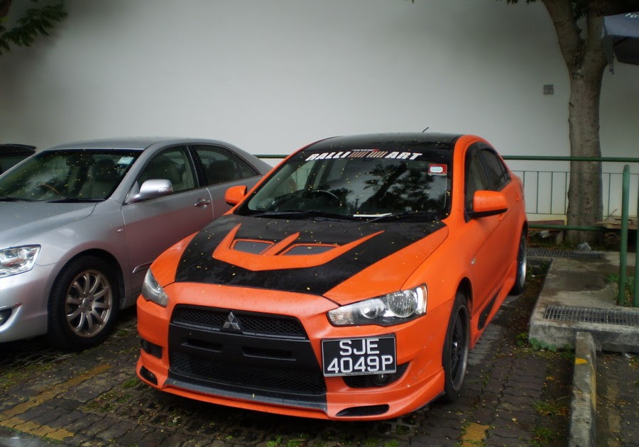 Mitsubishi Lancer Evolution 9 оранжевый