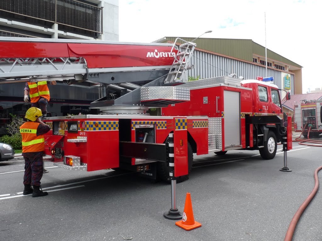 Brunei Fire&Rescue Department Appliances Mitsubishi FP / Morita MLK 4
