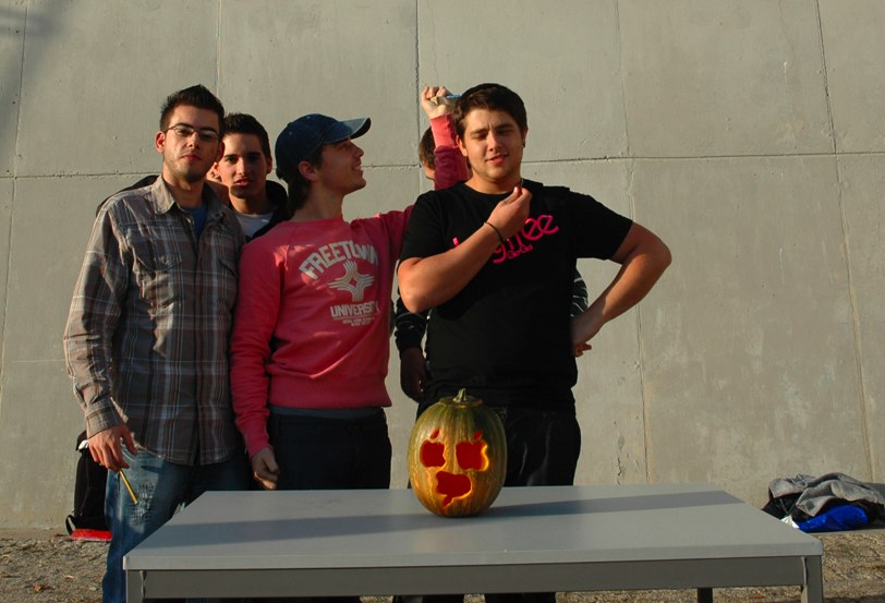 [applehalloween.jpg]